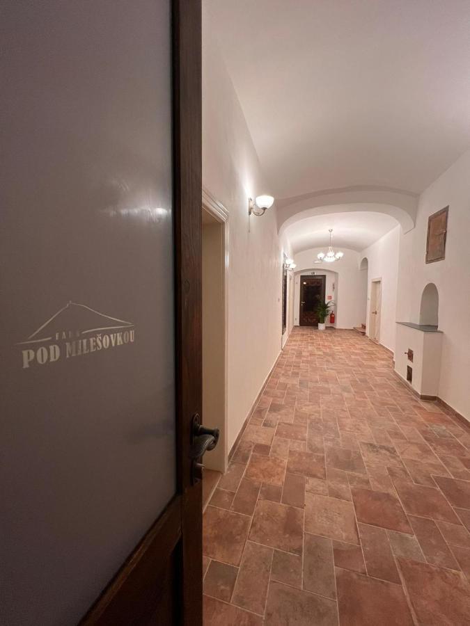 Penzion Fara Pod Milesovkou Velemin Exterior photo
