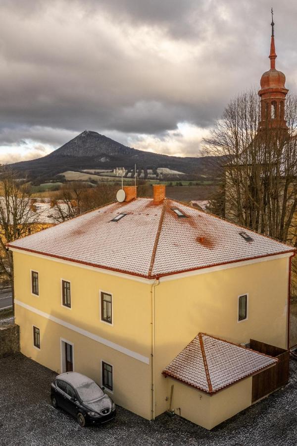 Penzion Fara Pod Milesovkou Velemin Exterior photo